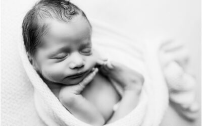 How I Went from Struggling Photographer to Fully Booked Using These 3 Posing Tweaks | Newborn Photography Course & Newborn Photography Education Tutorials