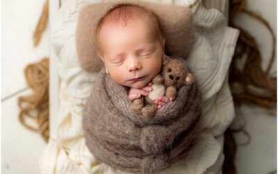 How to Use Props Without Distracting From the Baby | Newborn Photography Education